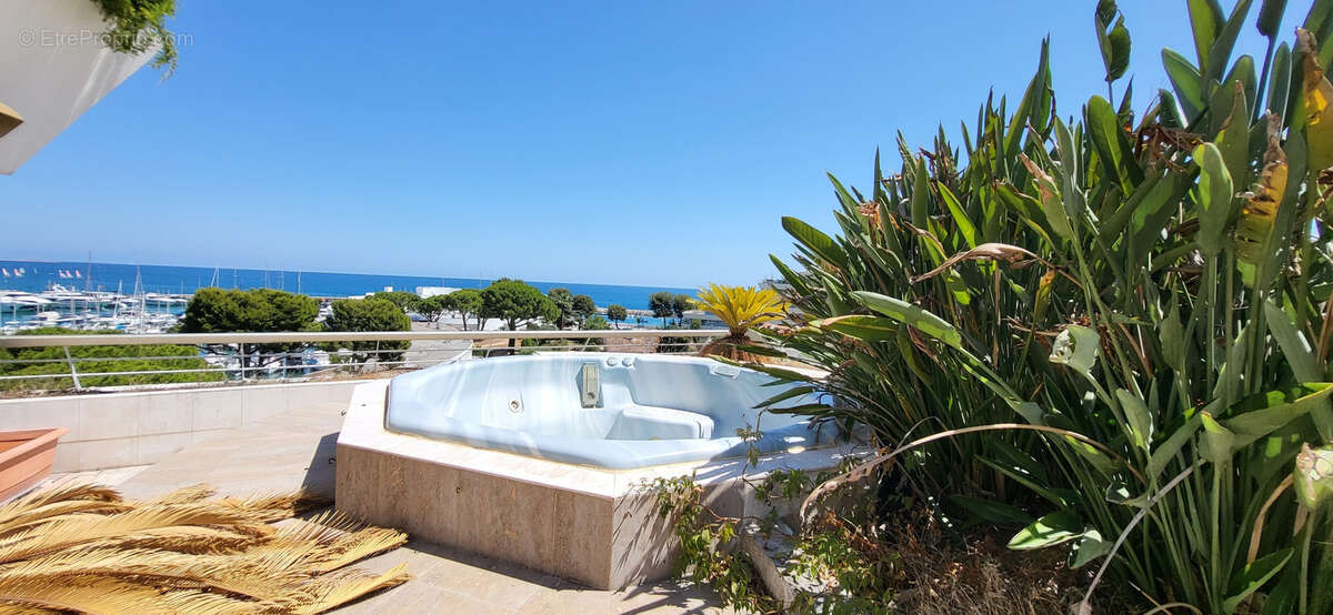 Appartement à VILLENEUVE-LOUBET