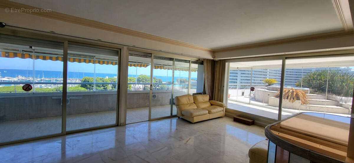 Appartement à VILLENEUVE-LOUBET