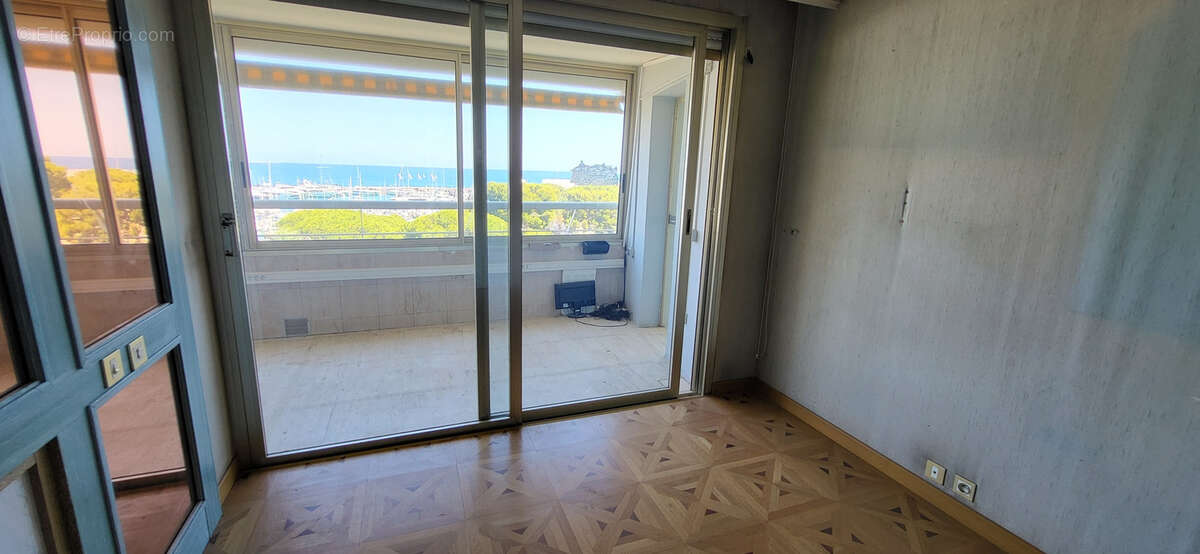 Appartement à VILLENEUVE-LOUBET