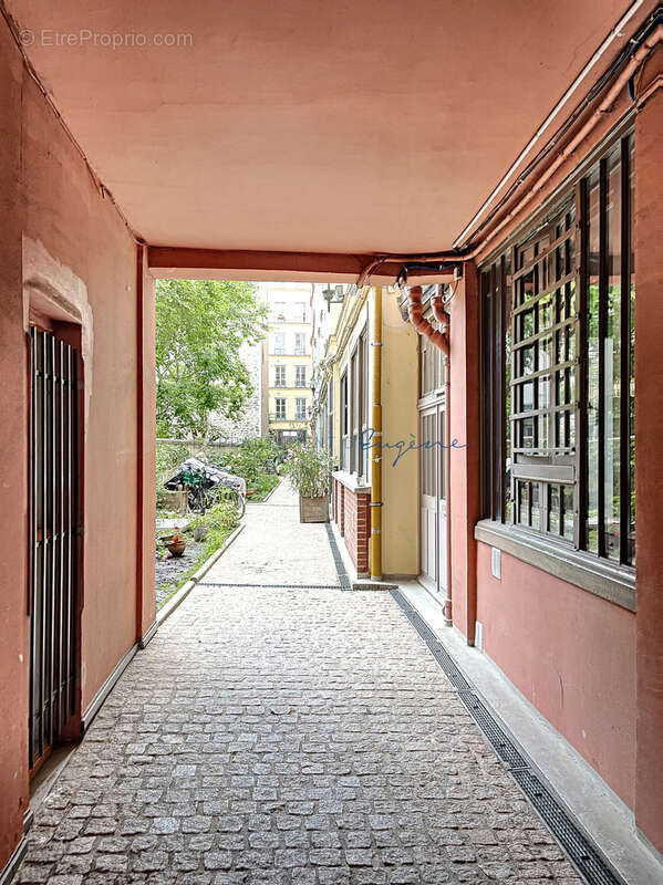 Commerce à PARIS-11E