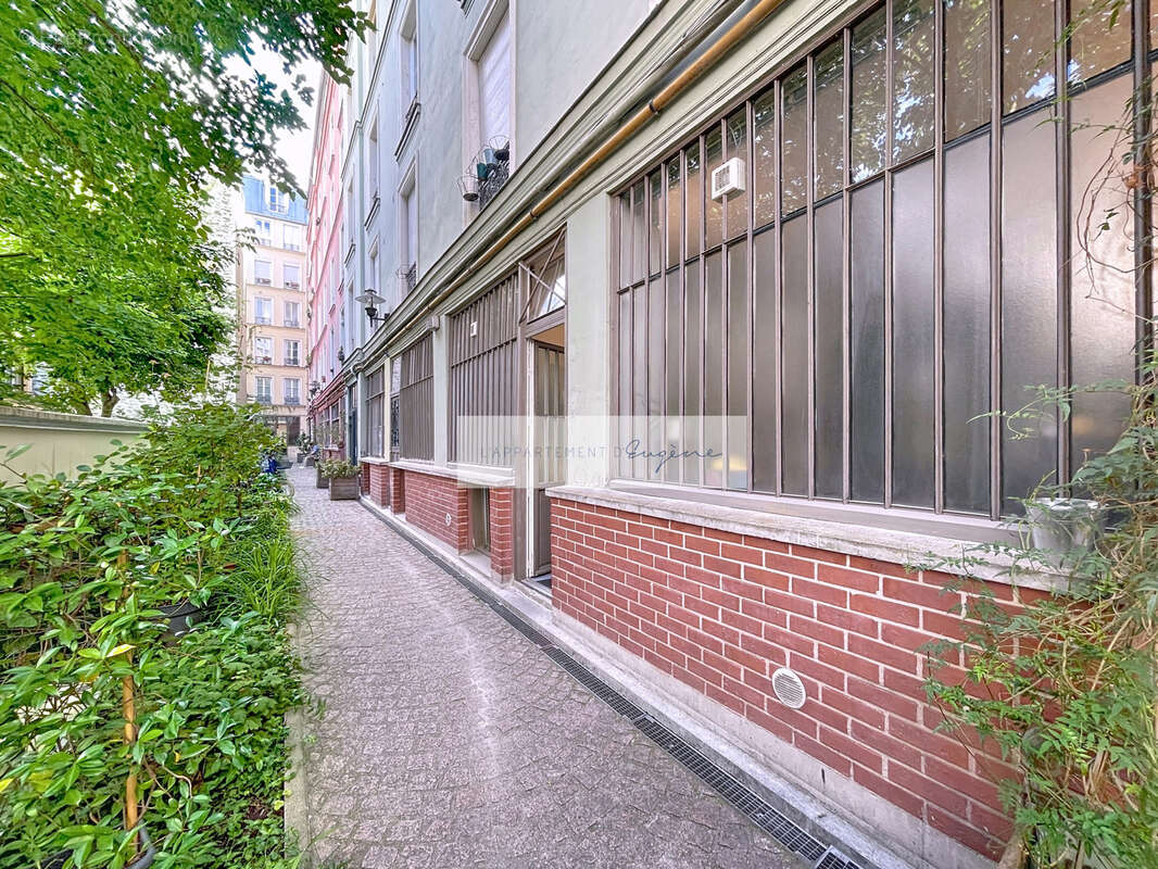 Commerce à PARIS-11E