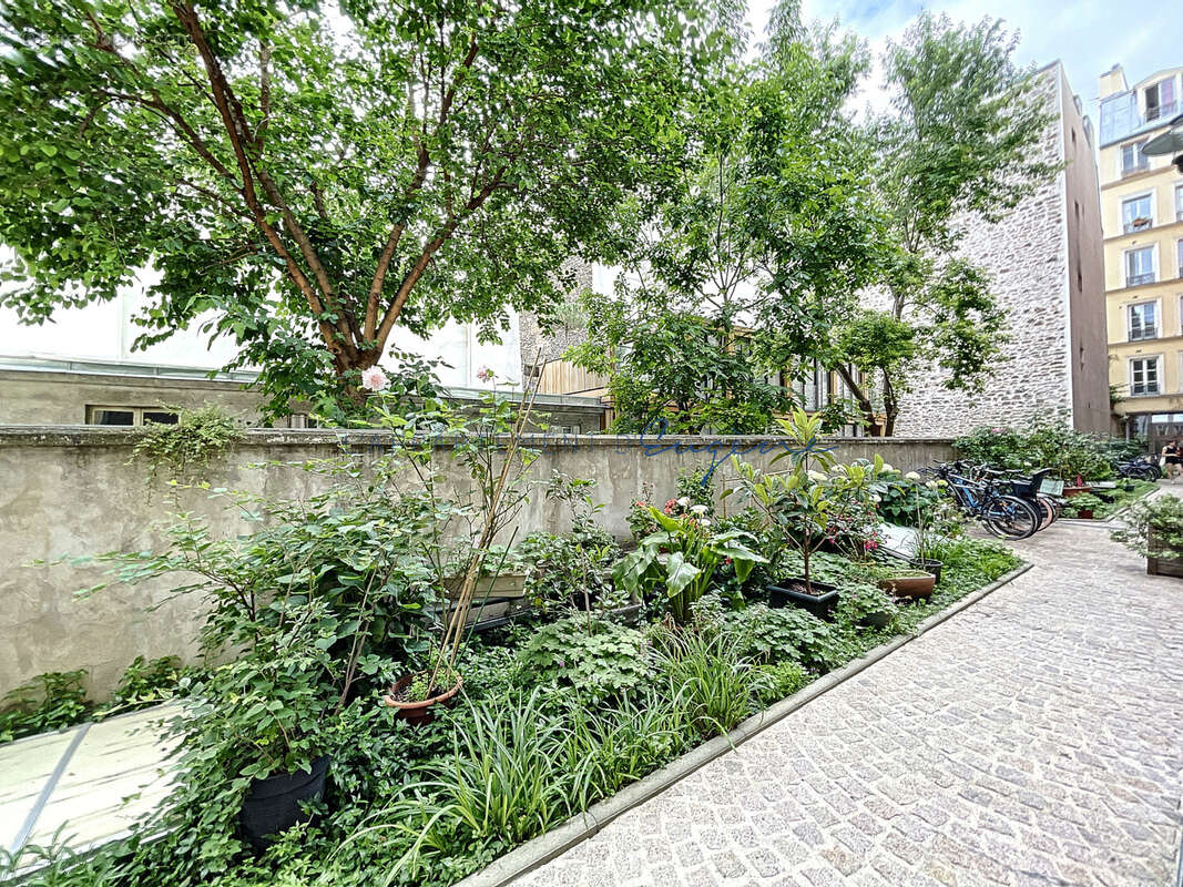 Commerce à PARIS-11E