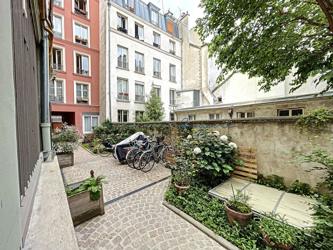 Commerce à PARIS-11E