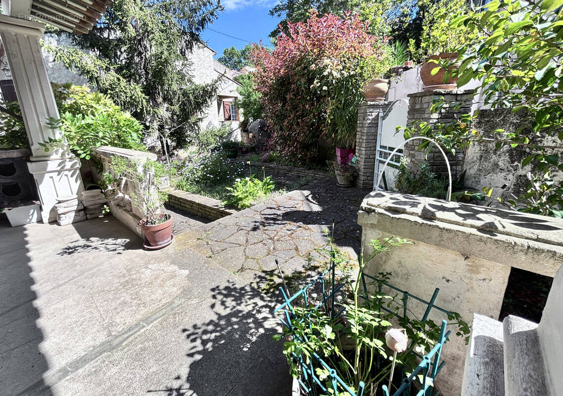 Maison à SAINT-CYR-SUR-MER