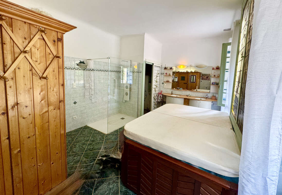 Maison à LA ROQUE-GAGEAC