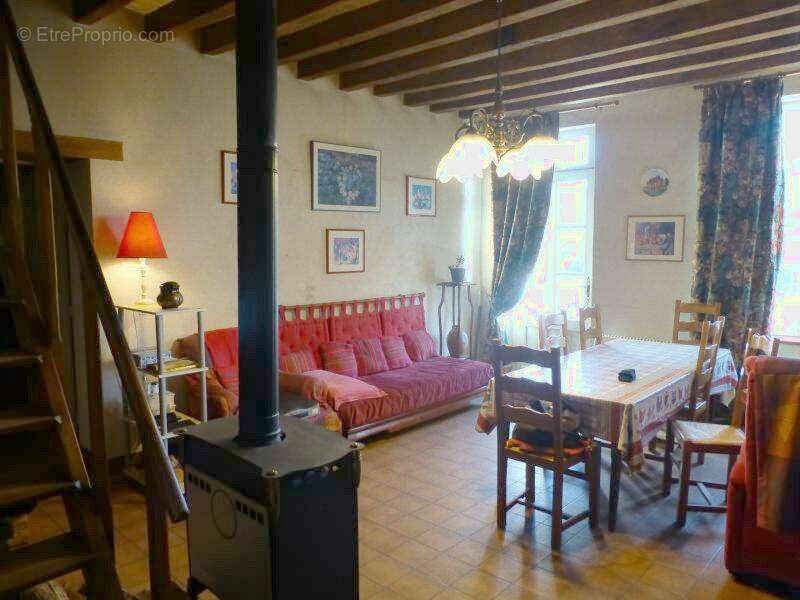 Maison à FOUGERES-SUR-BIEVRE