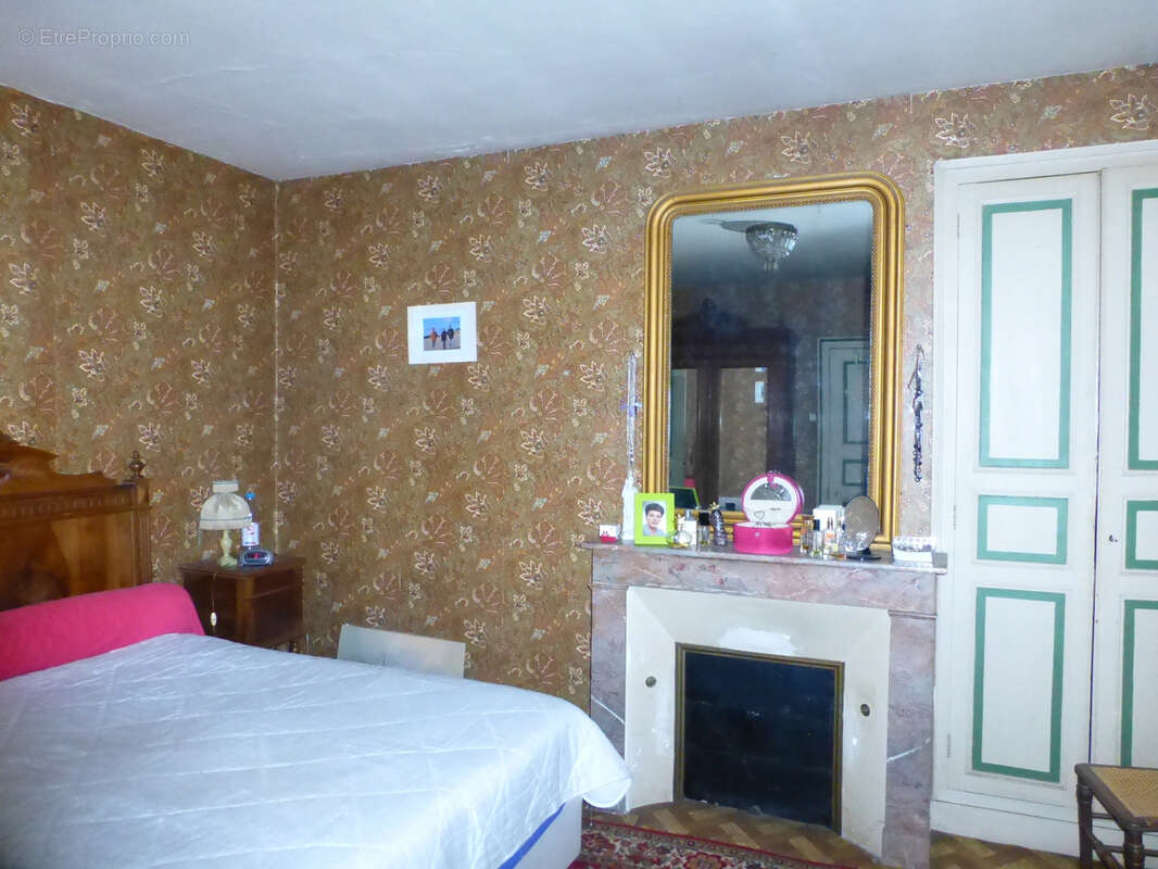 Maison à FOUGERES-SUR-BIEVRE