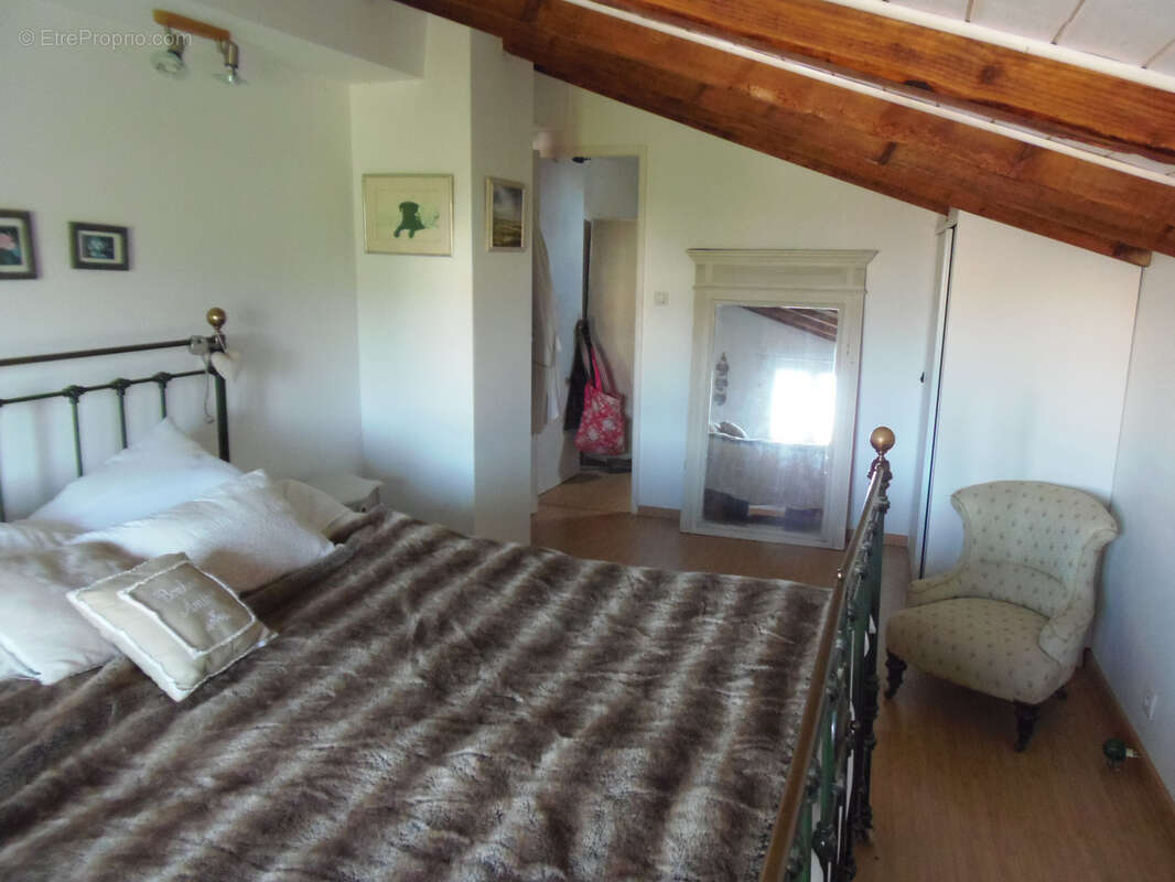 Maison à CHENAC-SAINT-SEURIN-D&#039;UZET