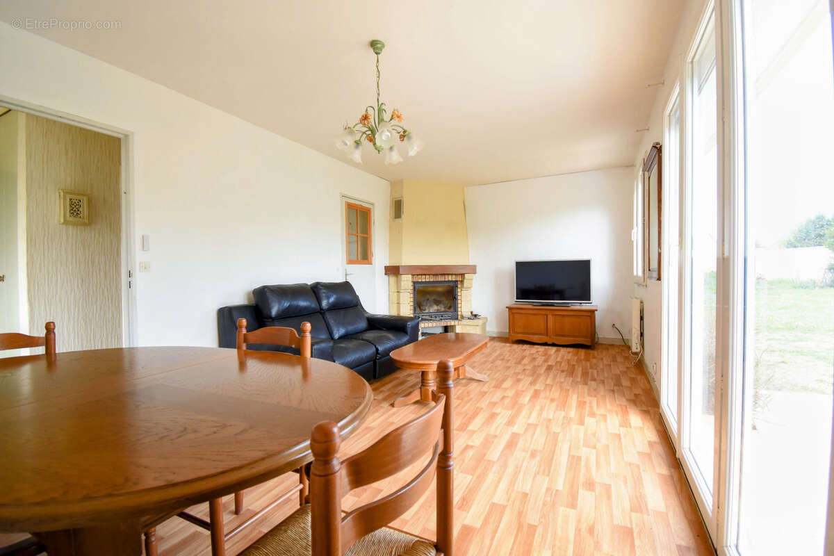 Maison à IVRY-LA-BATAILLE