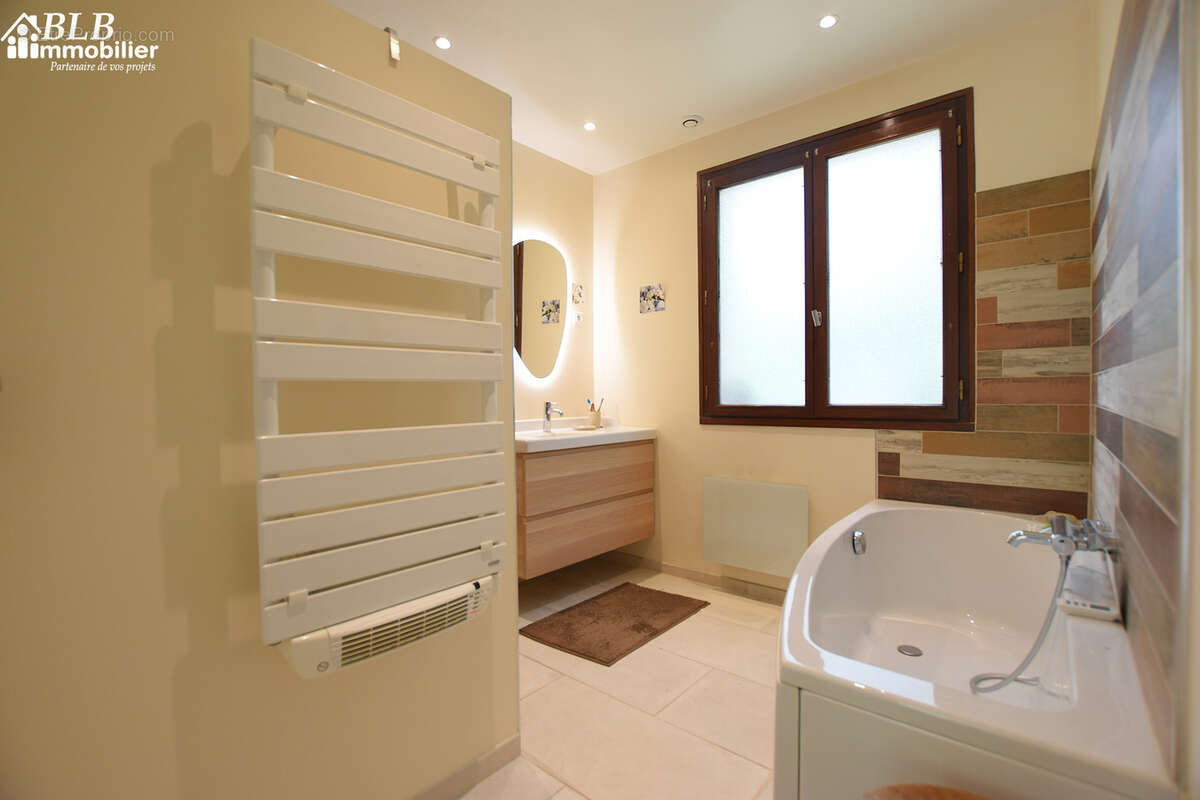 Maison à CERNAY-LA-VILLE