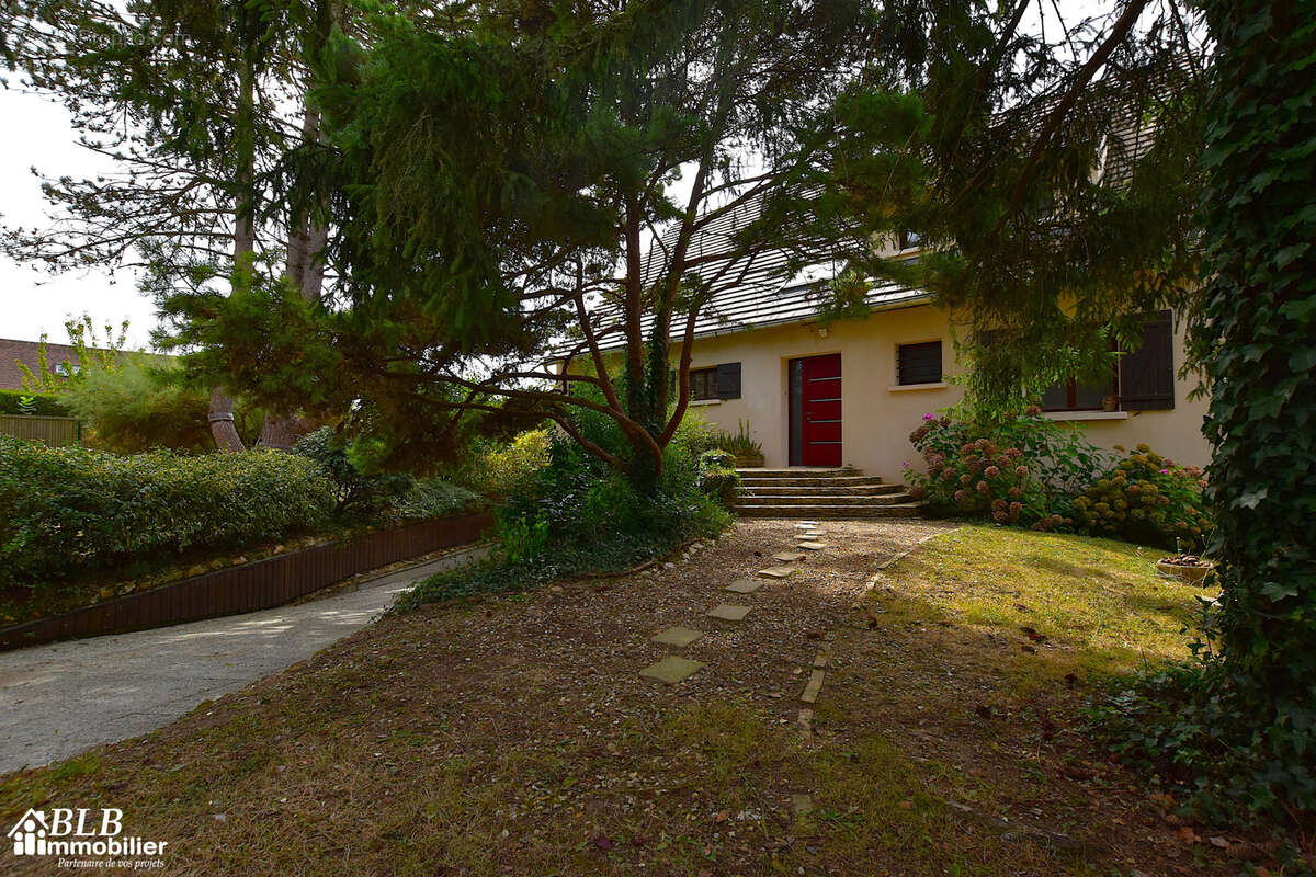 Maison à CERNAY-LA-VILLE