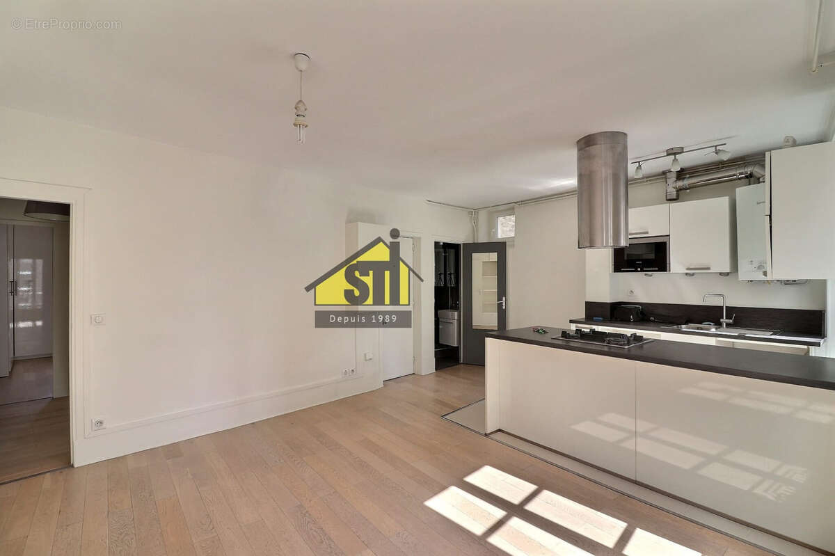 Appartement à PARIS-14E