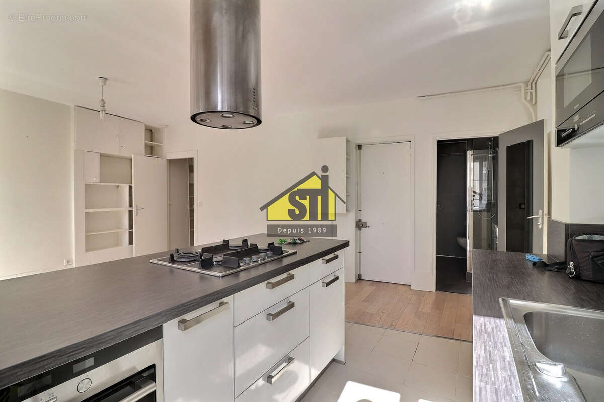 Appartement à PARIS-14E