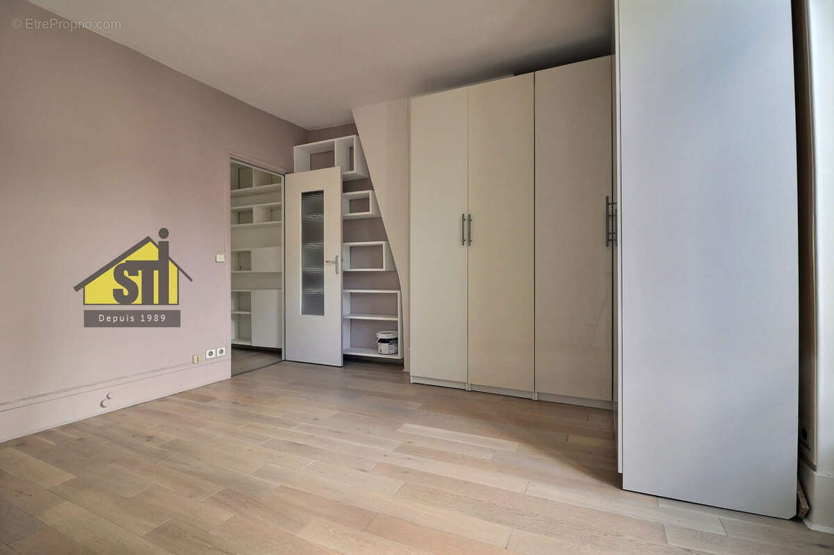 Appartement à PARIS-14E