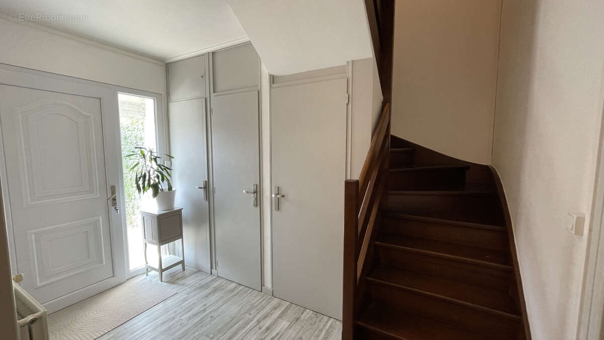 Maison à ESMERY-HALLON