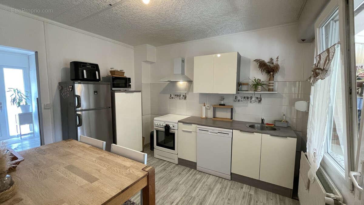 Maison à ESMERY-HALLON