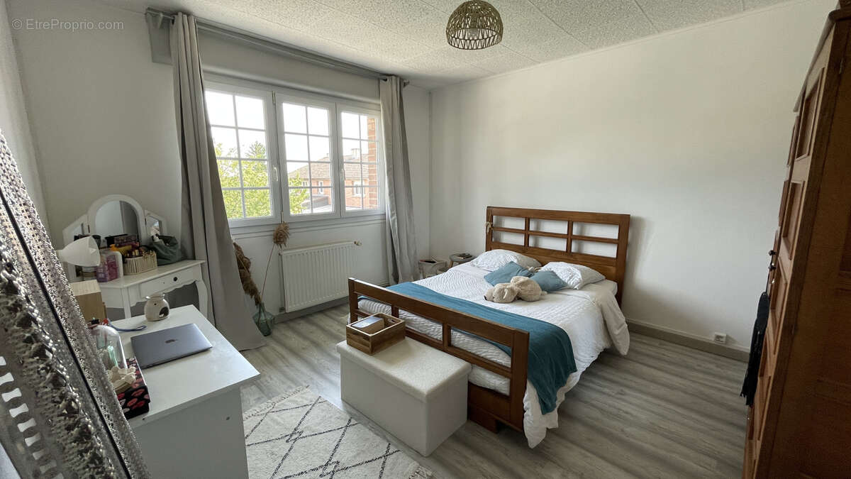 Maison à ESMERY-HALLON