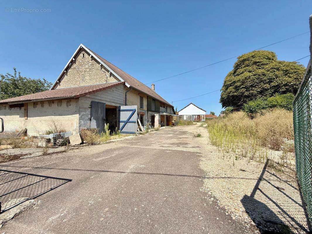 Maison à ARC-SUR-TILLE
