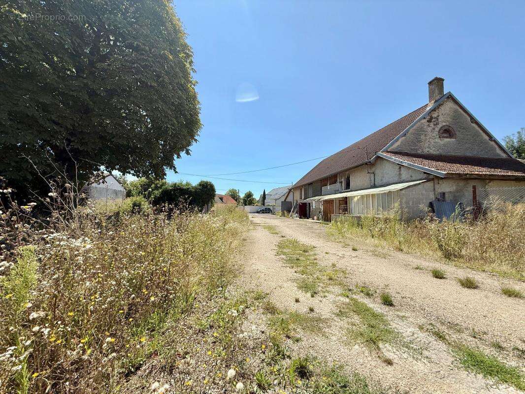 Maison à ARC-SUR-TILLE