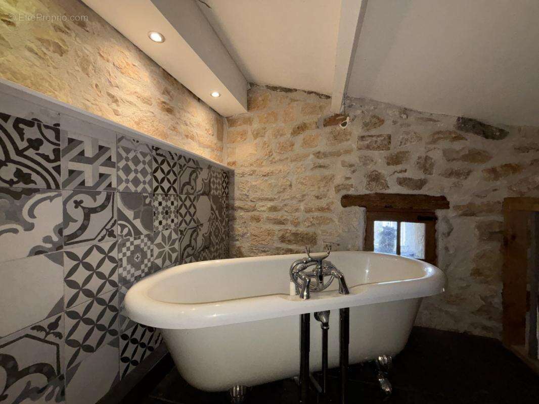 Maison à NANTEUIL-EN-VALLEE