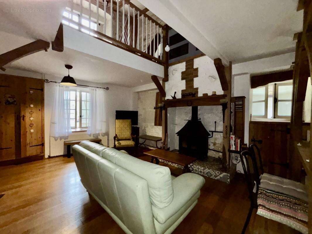 Maison à NANTEUIL-EN-VALLEE