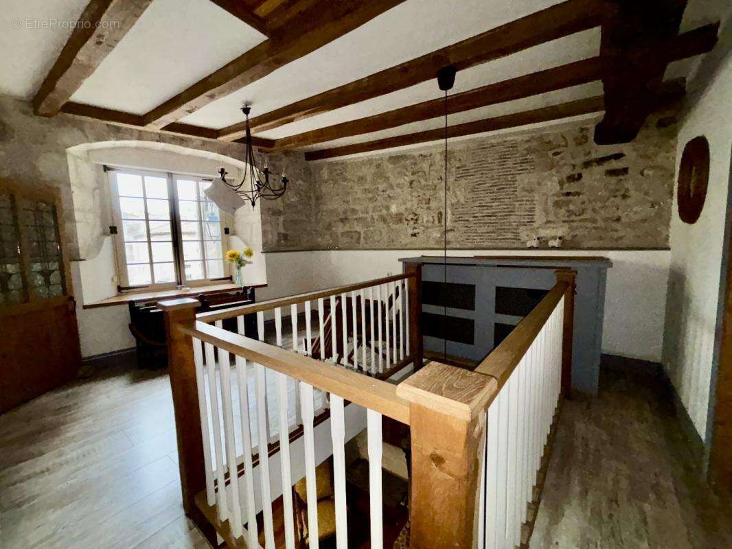 Maison à NANTEUIL-EN-VALLEE