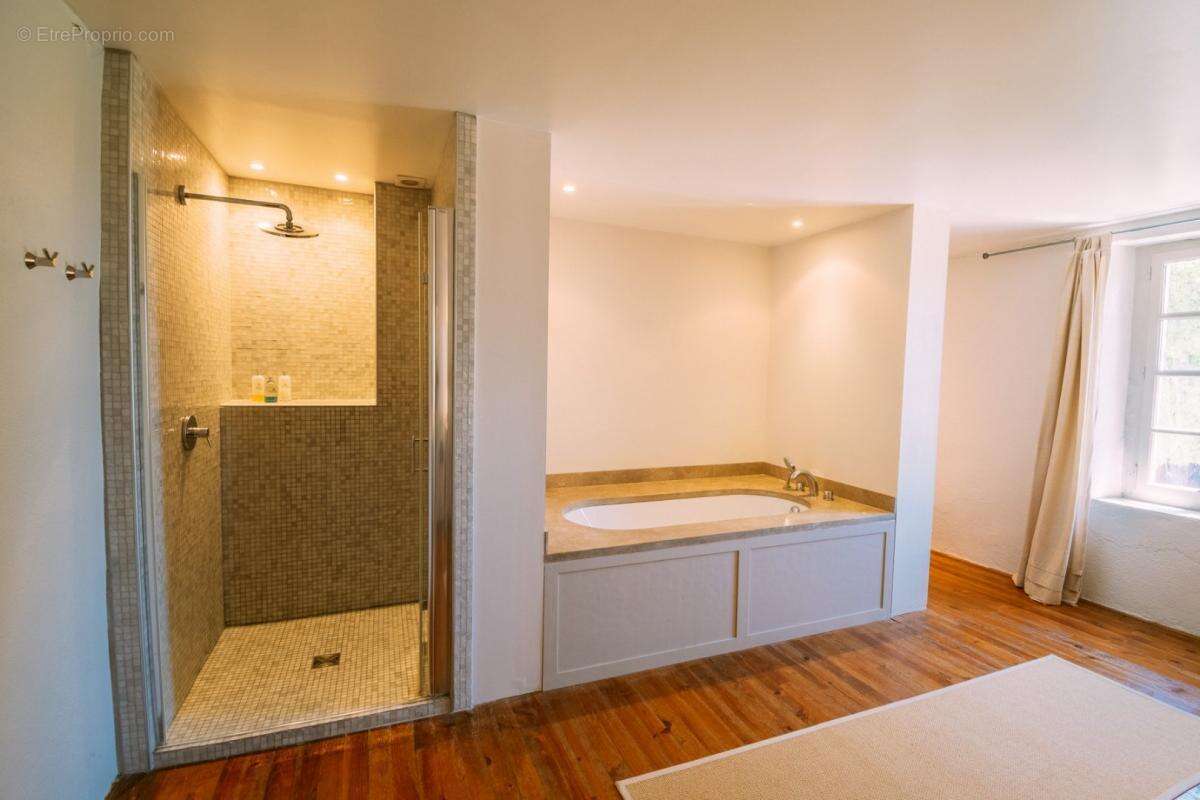 Maison à CAHUZAC-SUR-VERE