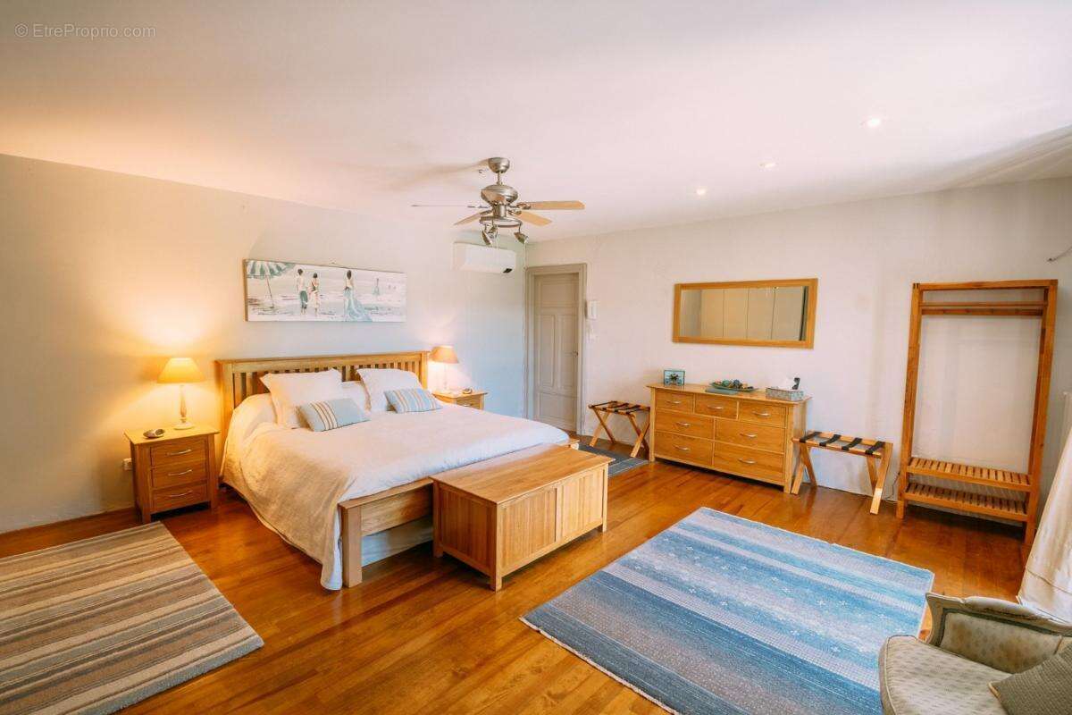 Maison à CAHUZAC-SUR-VERE