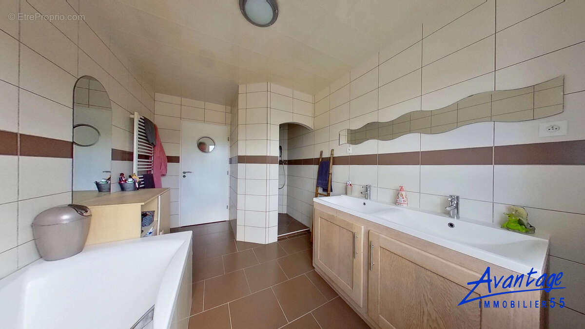 Maison à ERIZE-LA-BRULEE