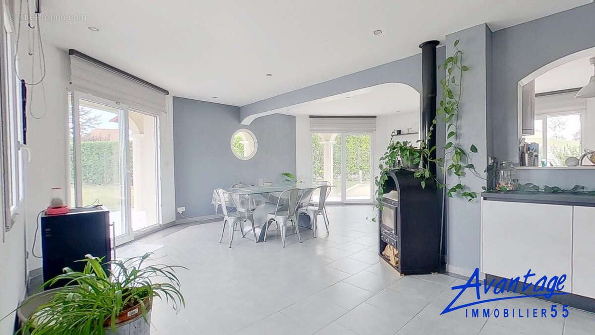 Maison à ERIZE-LA-BRULEE