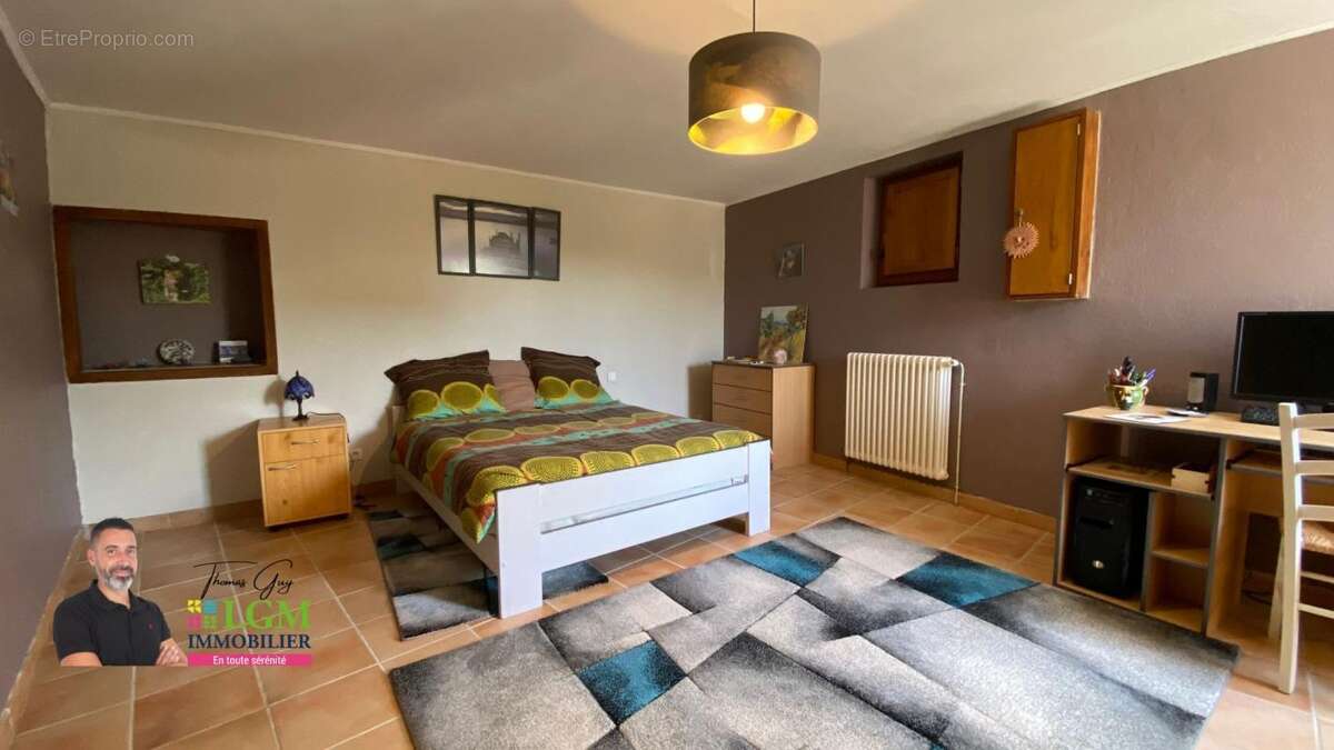 Maison à SAINT-JULIEN-LES-ROSIERS