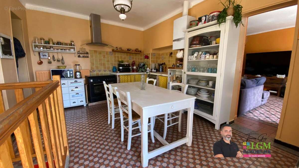 Maison à SAINT-JULIEN-LES-ROSIERS