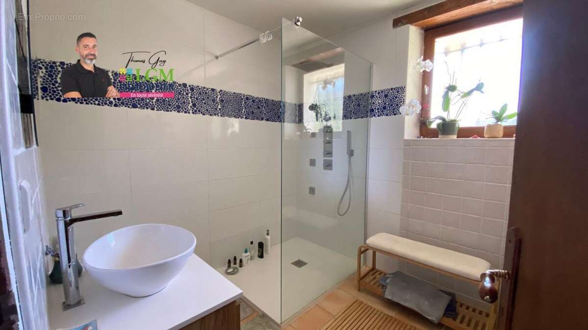 Maison à SAINT-JULIEN-LES-ROSIERS