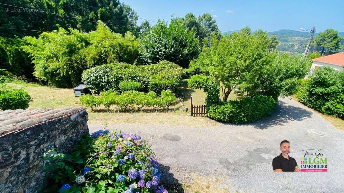 Appartement à LES SALLES-DU-GARDON
