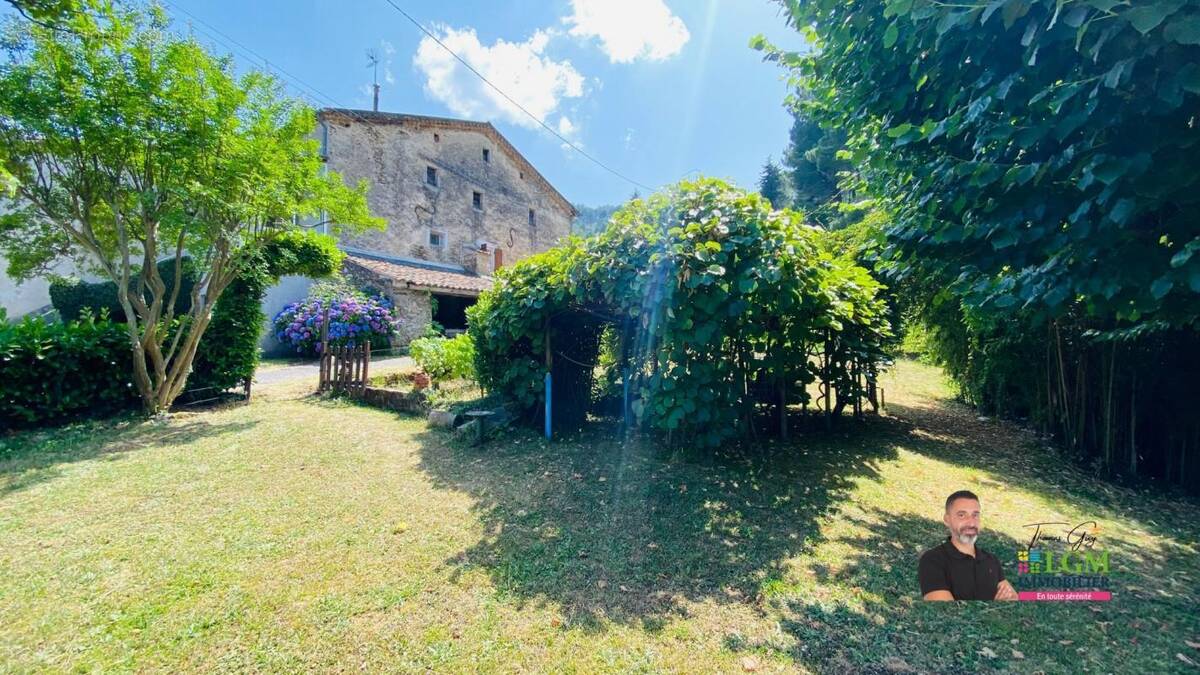Appartement à LES SALLES-DU-GARDON