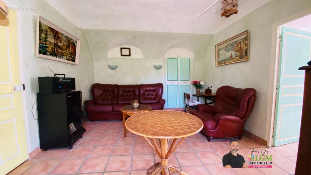 Appartement à LES SALLES-DU-GARDON