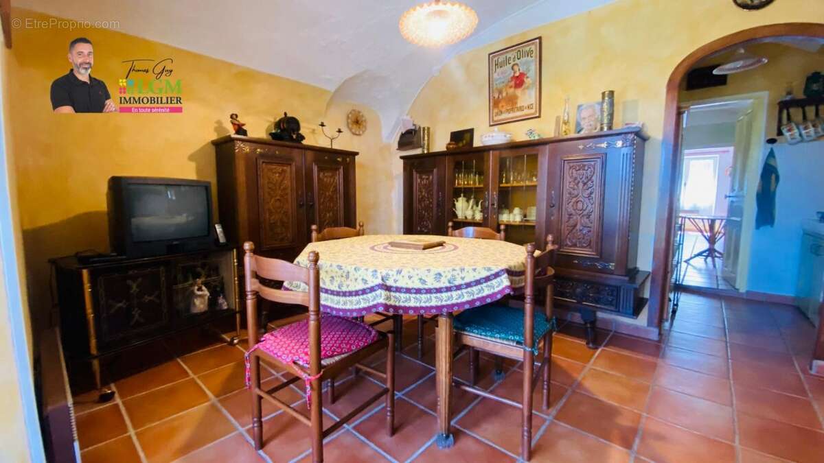 Appartement à LES SALLES-DU-GARDON