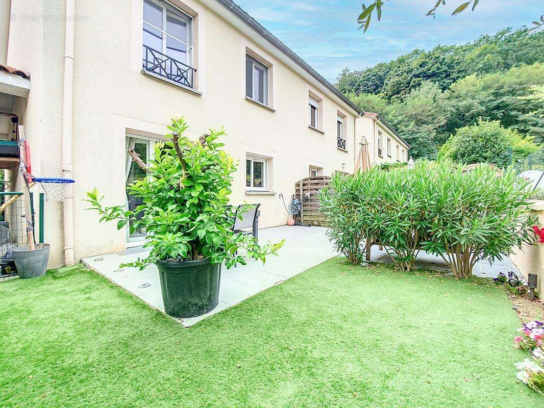 Maison à PONT-EVEQUE