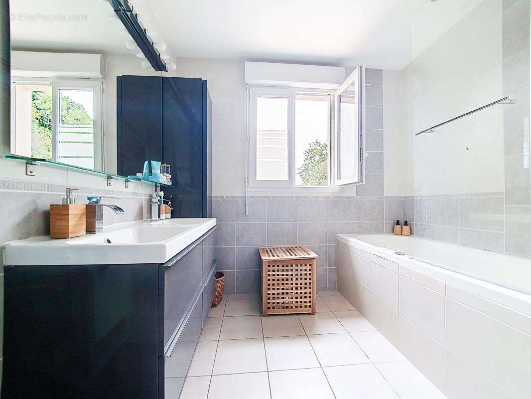 Maison à PONT-EVEQUE