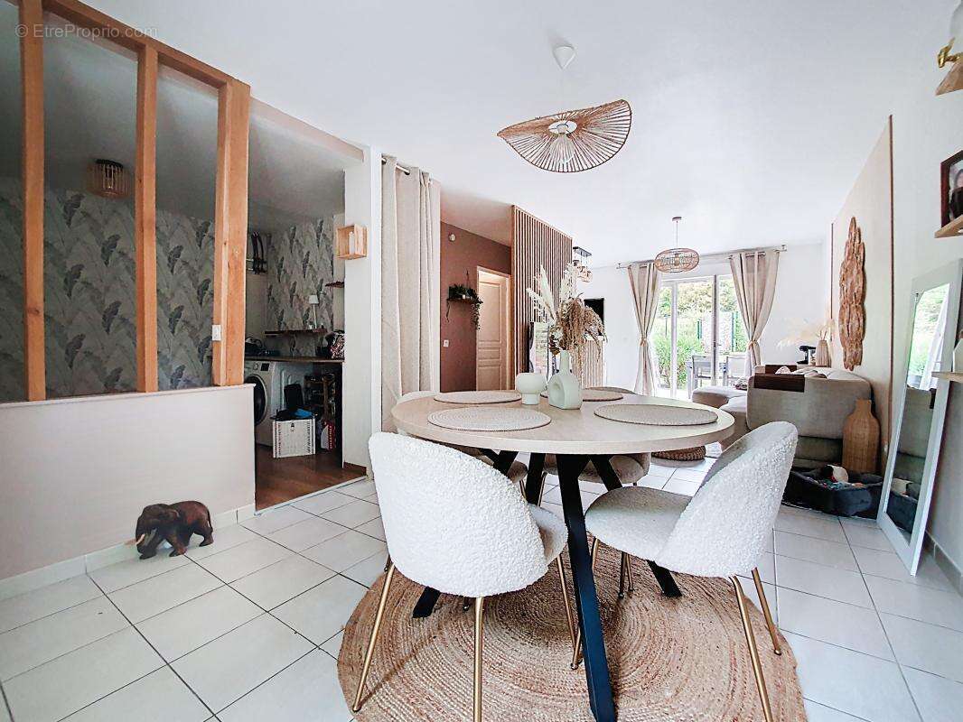 Maison à PONT-EVEQUE