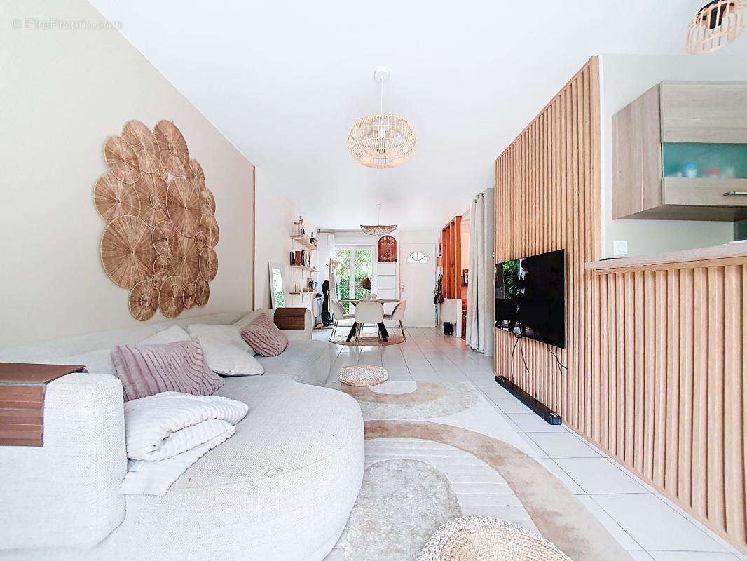 Maison à PONT-EVEQUE