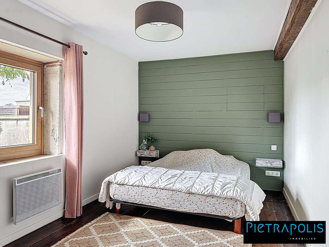 Maison à SAINT-ETIENNE-SUR-CHALARONNE