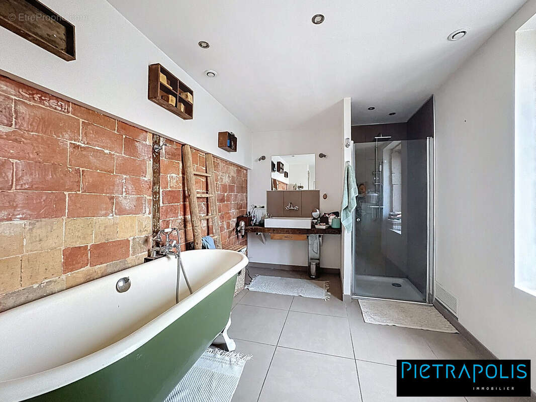 Maison à SAINT-ETIENNE-SUR-CHALARONNE