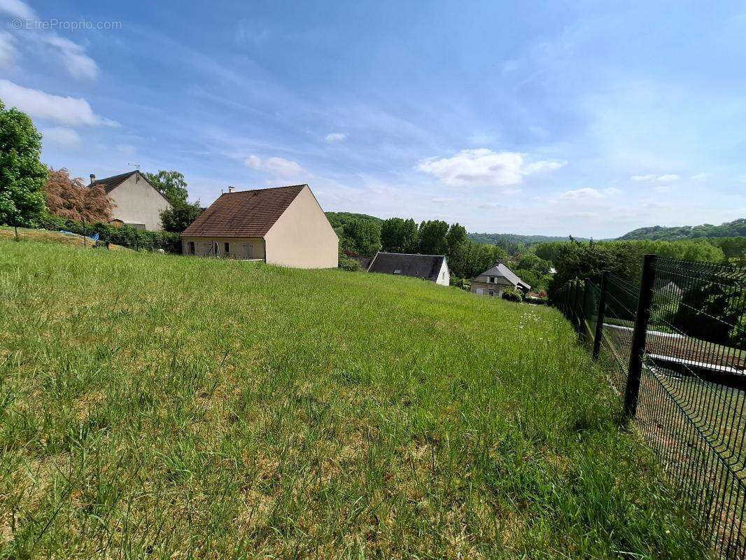 Terrain à MONTIGNY-LENGRAIN