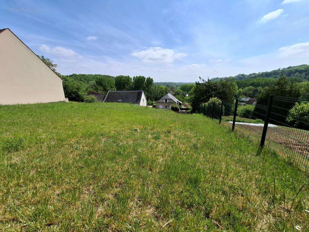 Terrain à MONTIGNY-LENGRAIN