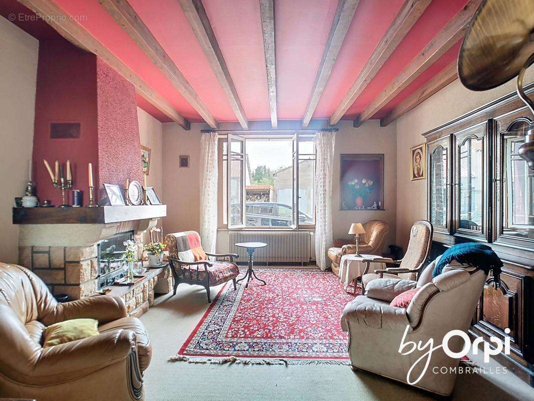 Maison à DURDAT-LAREQUILLE