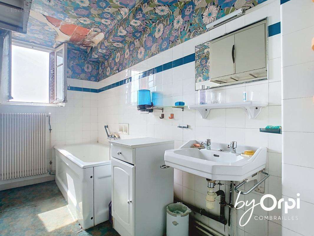 Maison à DURDAT-LAREQUILLE