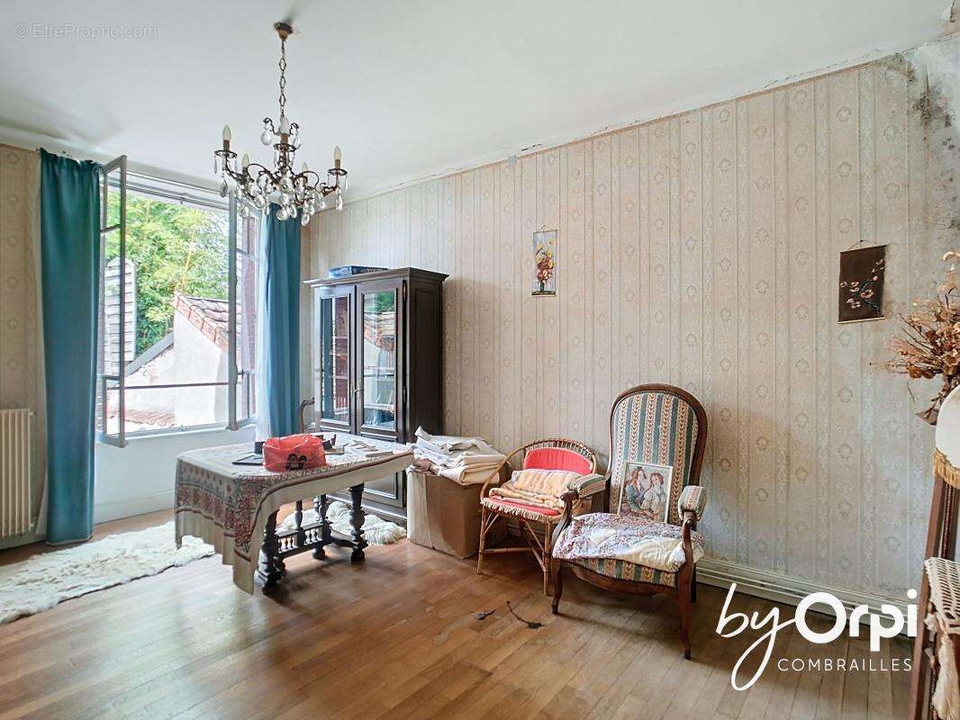 Maison à DURDAT-LAREQUILLE