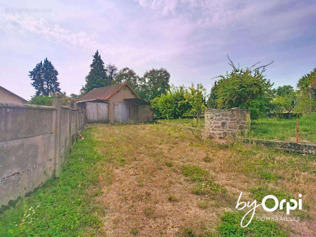 Maison à DURDAT-LAREQUILLE