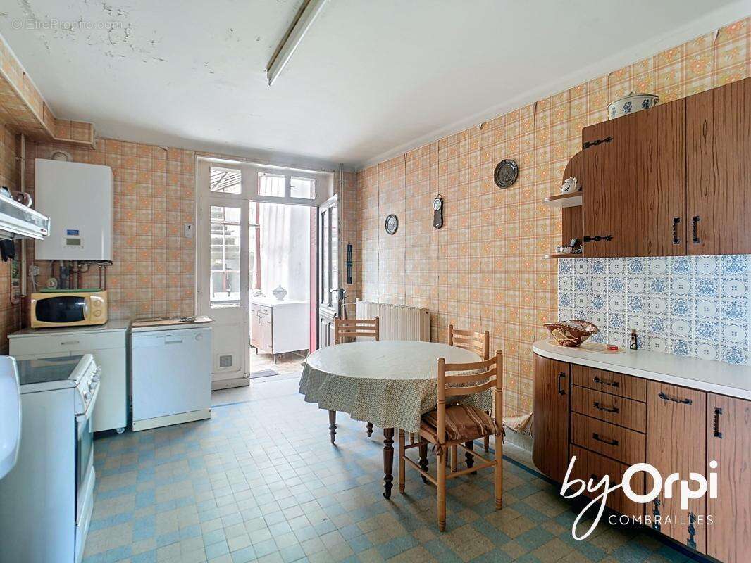 Maison à DURDAT-LAREQUILLE